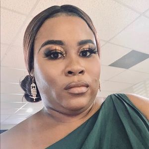 Meet your Posher, Courtney n